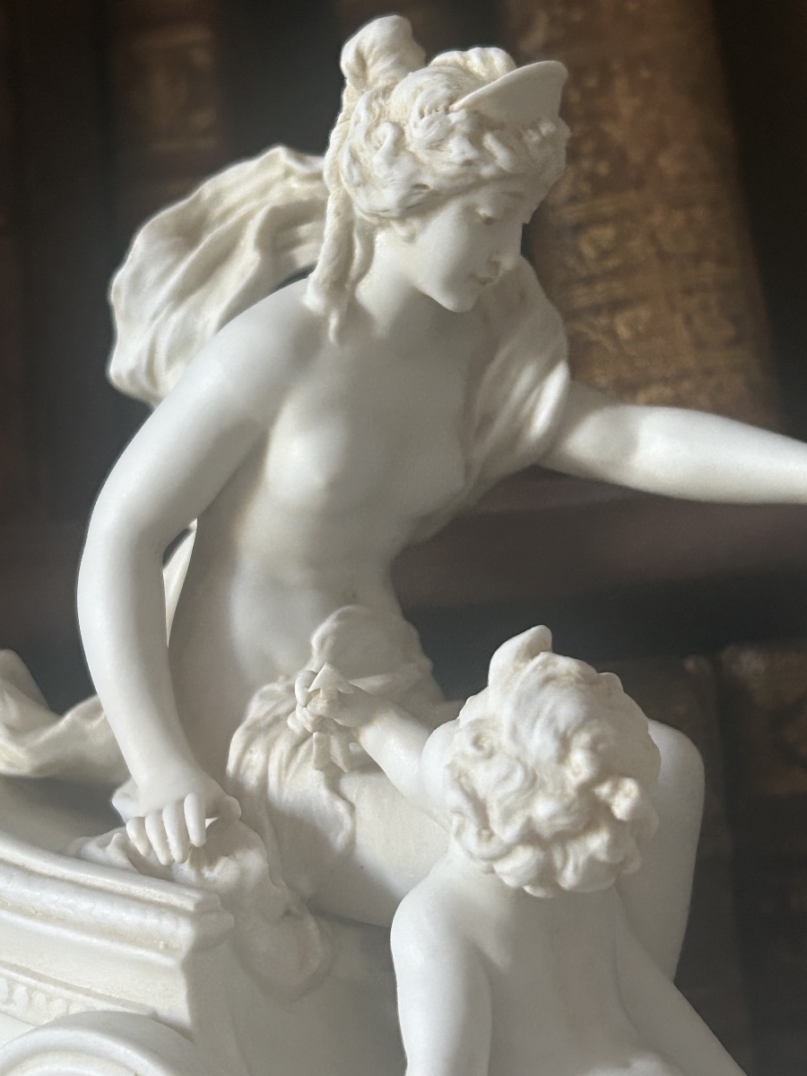 Groupe en biscuit de porcelaine Le Char de Vénus époque fin XIX ème siècle -photo-4