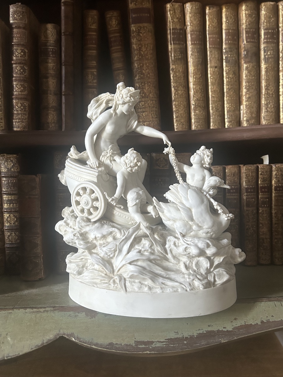 Groupe en biscuit de porcelaine Le Char de Vénus époque fin XIX ème siècle 