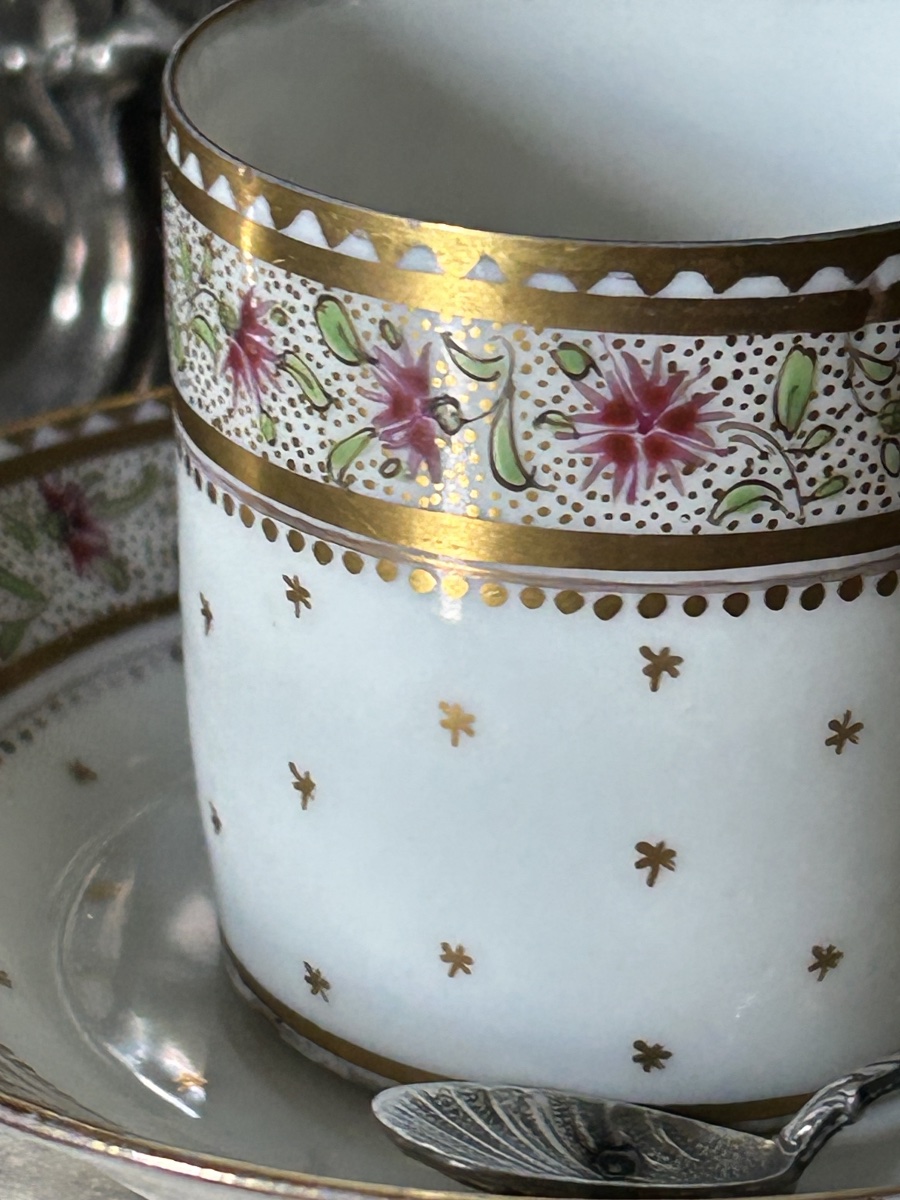 Petite tasse litron en porcelaine Manufacture de Clignancourt Epoque Deruelle vers 1775-photo-1