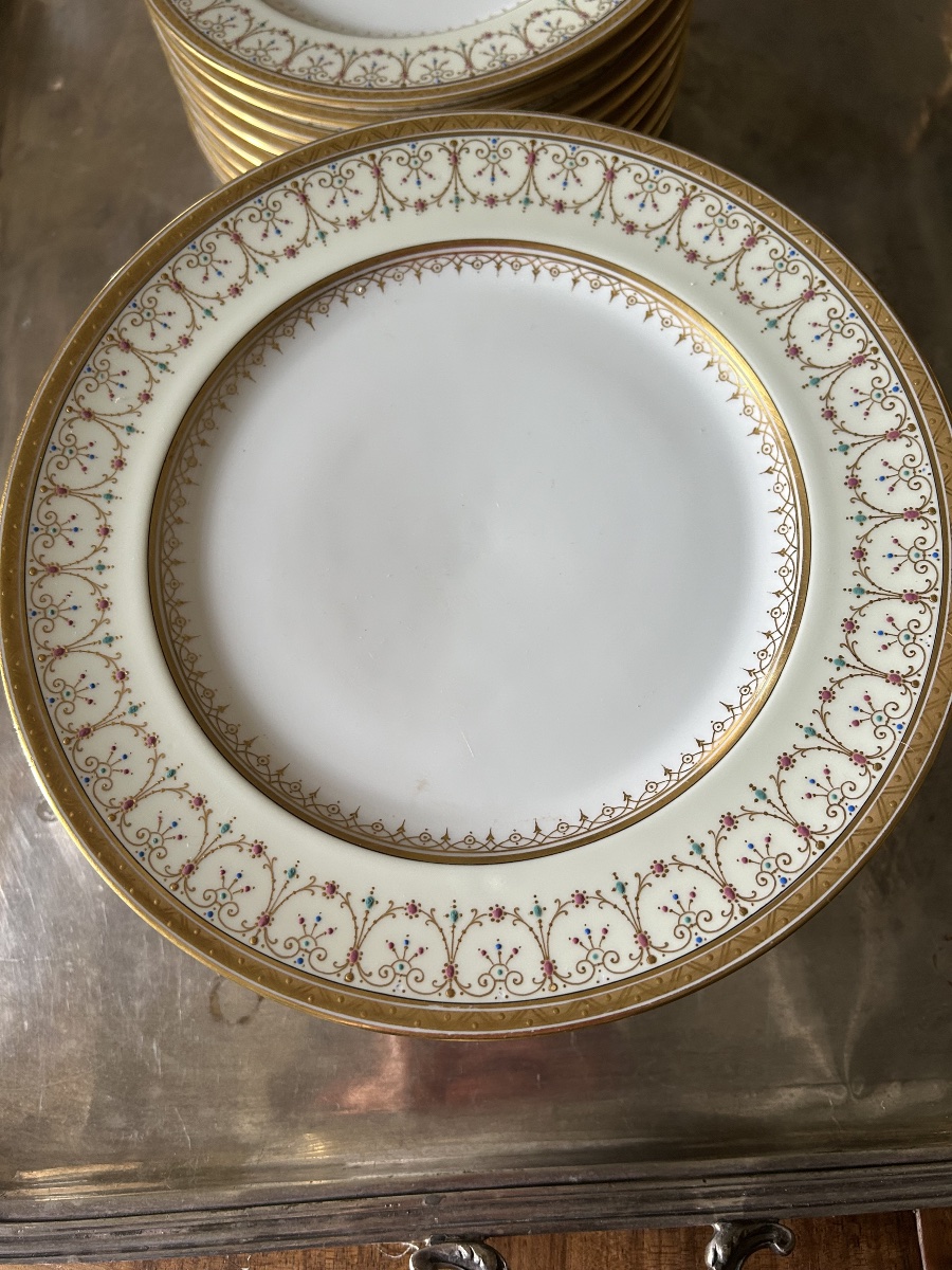 Partie de service en porcelaine Wahliss Wien fin du XIX ème siècle inspiration néoclassique 