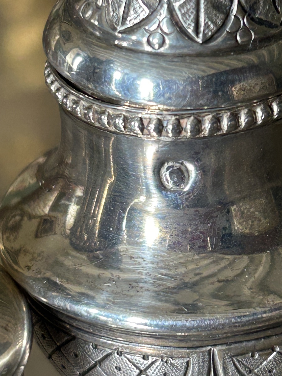 Paire de saupoudreuses de style Louis XV Régence Époque fin XIX ème siècle -photo-2