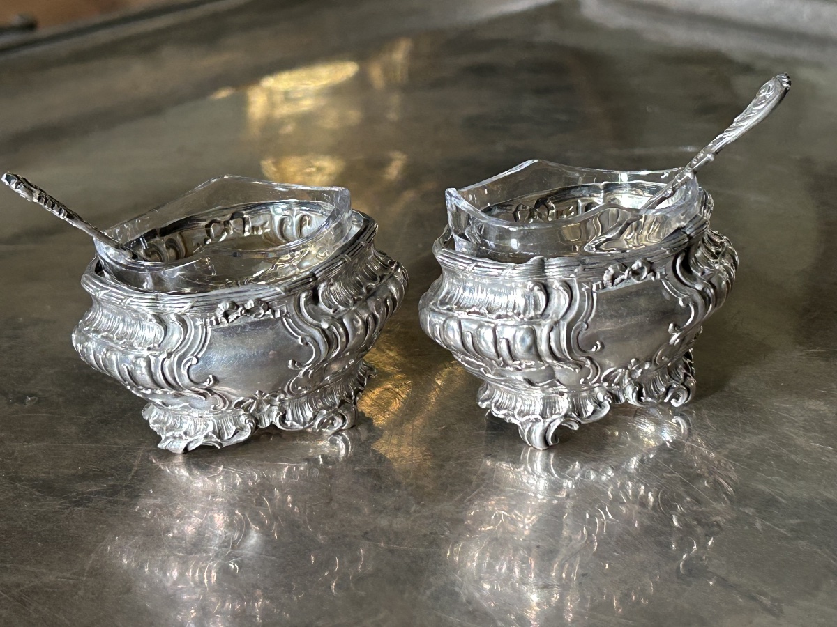 Paire de salerons en argent et leurs cuillères de style Rocaille fin du XIX ème siècle 