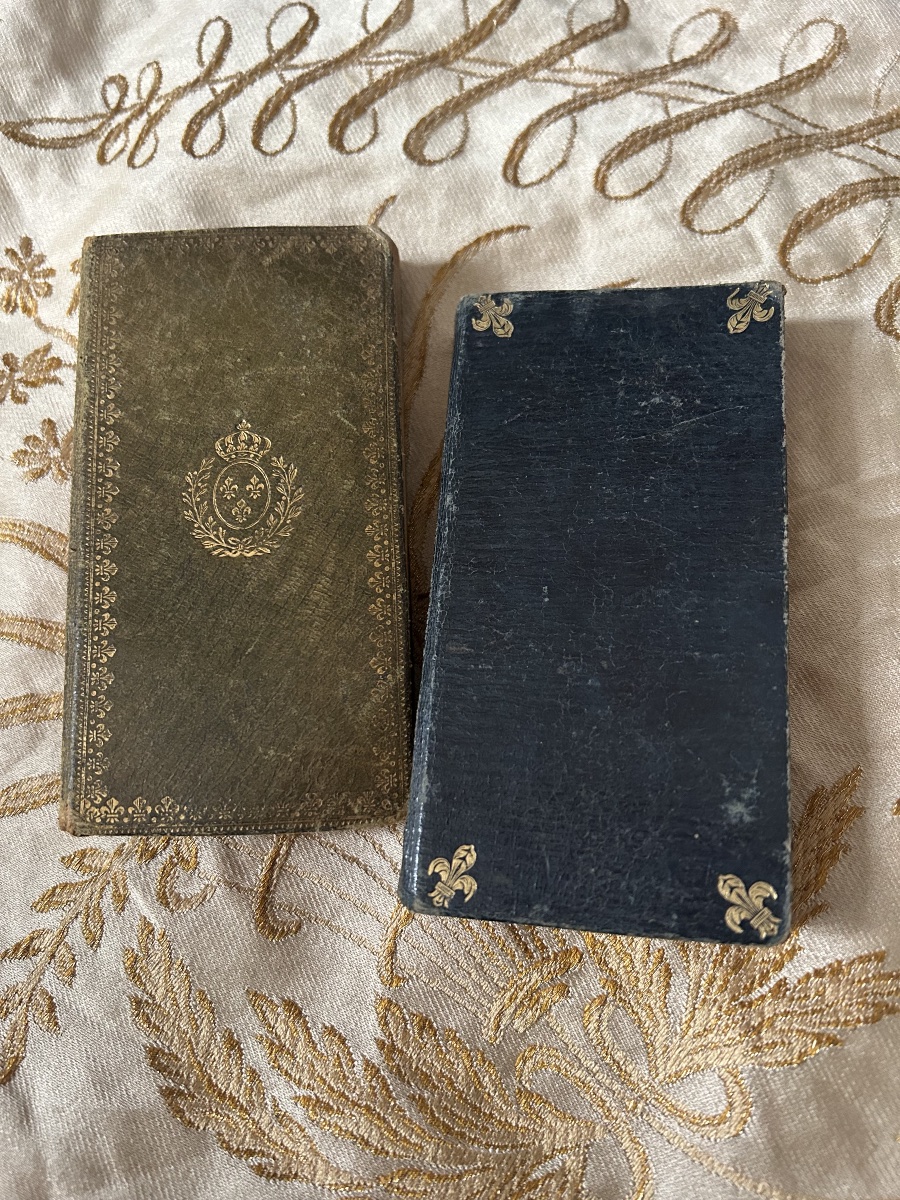 Set Of Two Court Calendars With Decorated Spines And Gilt Edges, 1822 And 1827