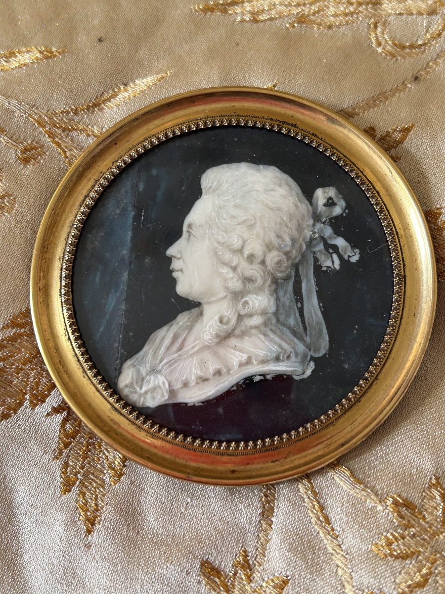 Médaillon en grisaille Portrait dans le goût de Piat Joseph Sauvage Époque Louis XVI