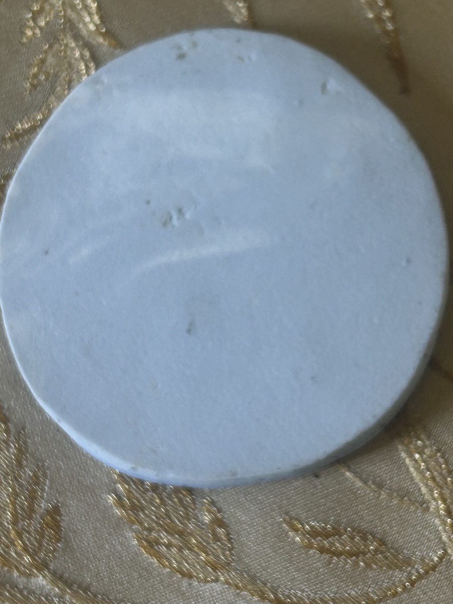 Médaillon  circulaire en jasperware bleu pale scène allégorique de Vénus et l’Amour-photo-3