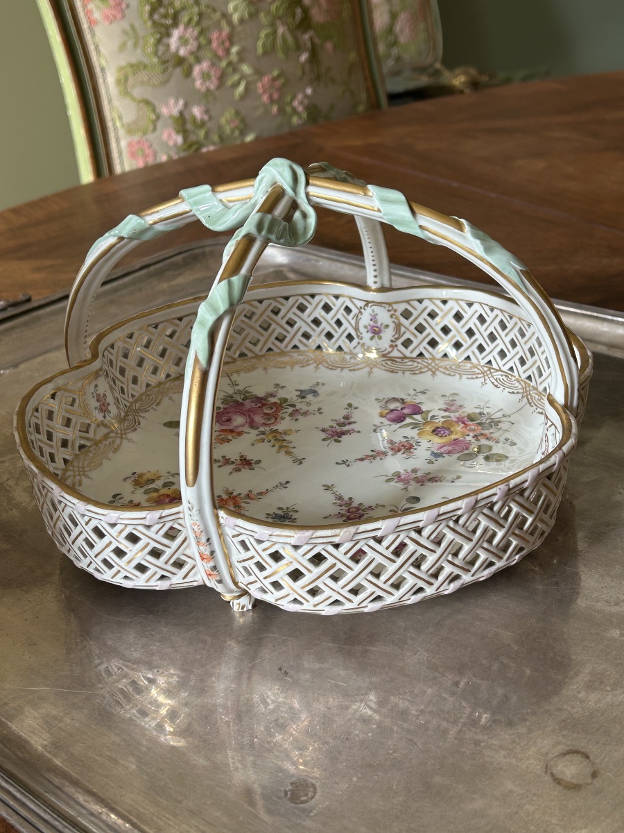 Corbeille d’apparat ajourée en porcelaine de Saxe style Carl Thieme Potschappel vers 1880