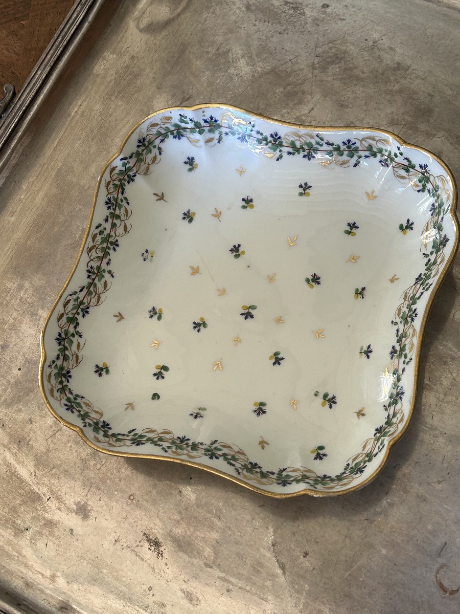 Pair Of Paris Porcelain Fruit Bowls With A Barbel Design, Louis XVI Period -photo-2