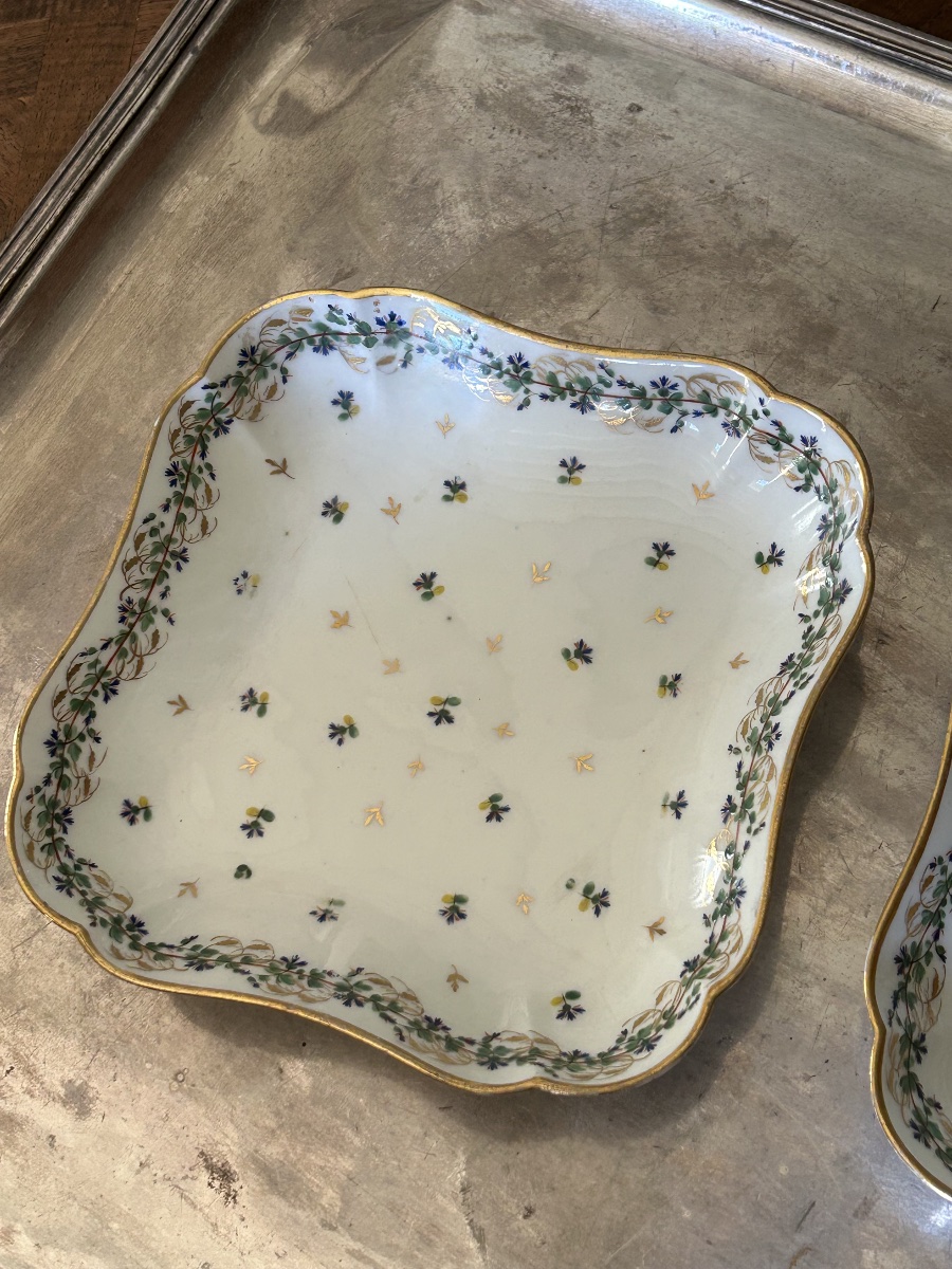 Pair Of Paris Porcelain Fruit Bowls With A Barbel Design, Louis XVI Period -photo-4