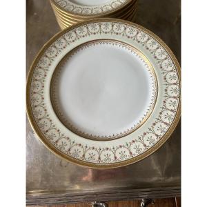 Wahliss Wien Porcelain Dinner Service, Late 19th Century, Neoclassical-inspired