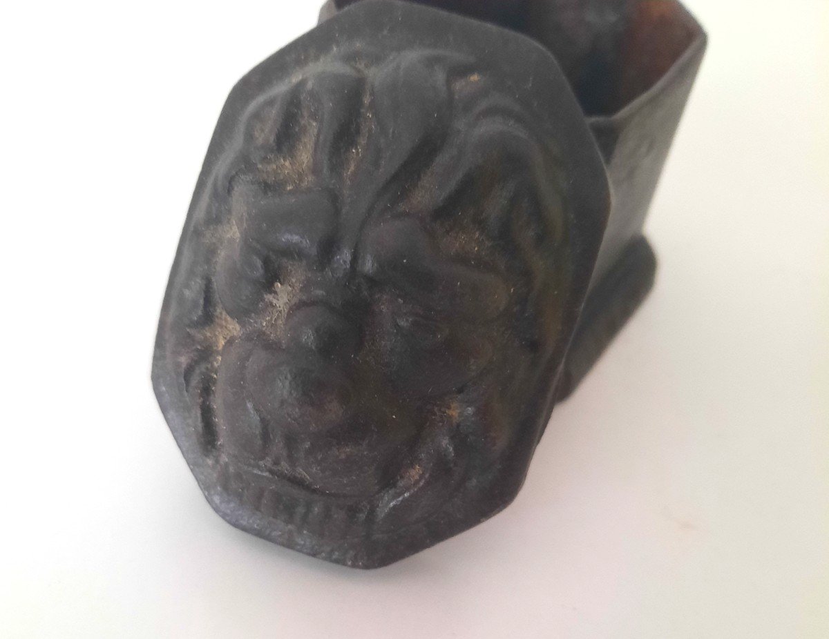 Boite A Tabac Lion En Fonte-photo-3