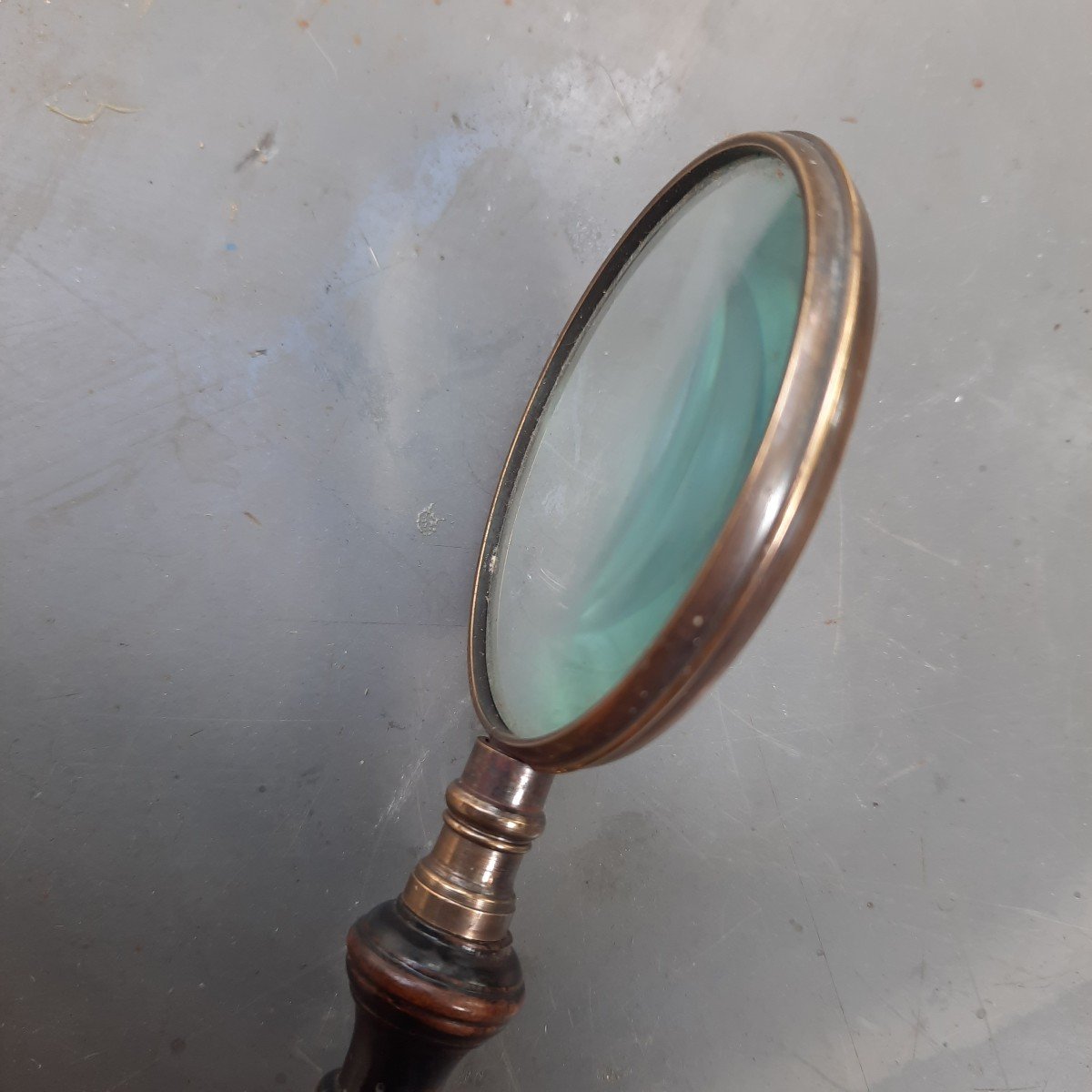 Loupe A Main Qui En A Vu d'Autres-photo-2
