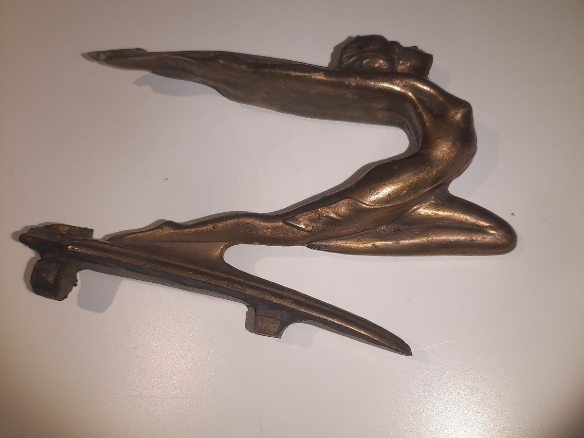 Brick 1935 Hood Mascot Emblem In Bronze