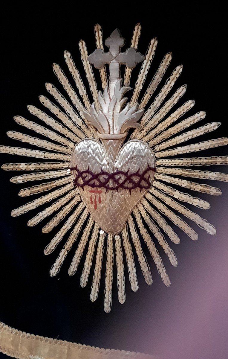 Old Priestly Pluvial And Sacred Heart In Gold Thread-photo-2