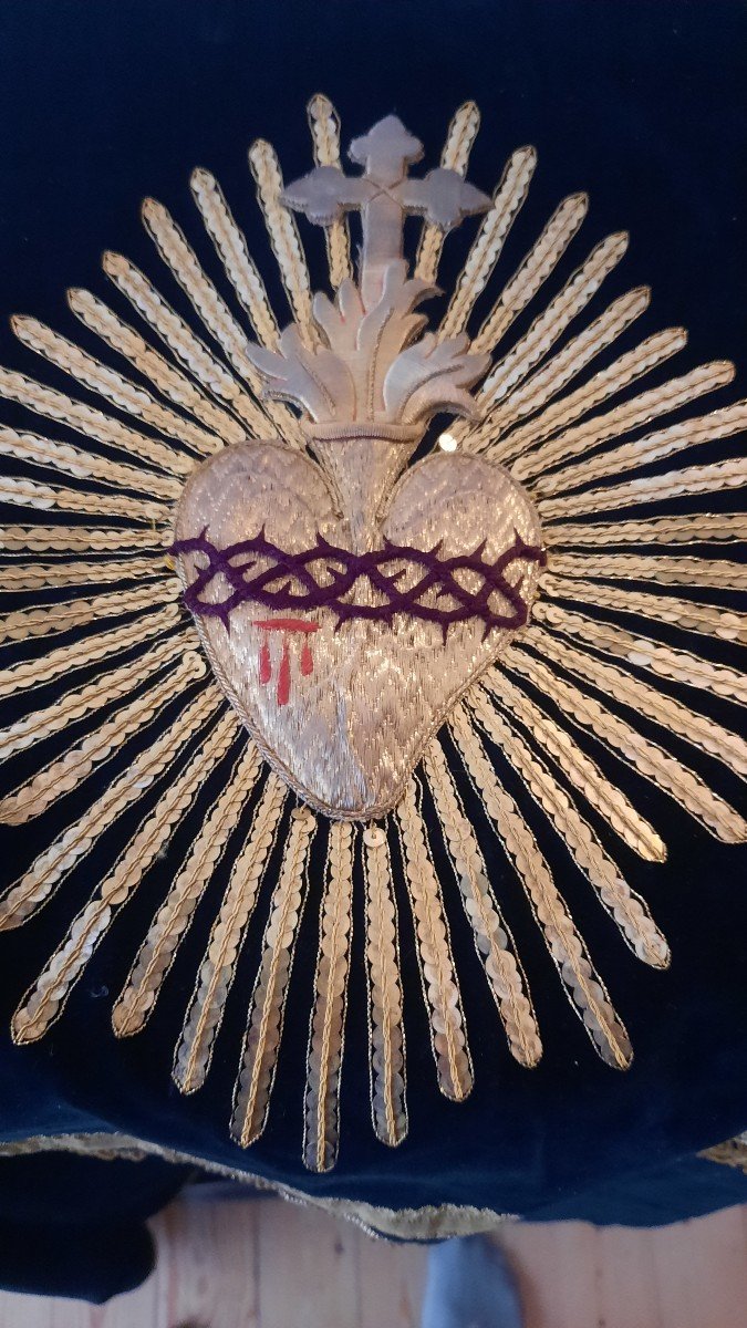 Old Priestly Pluvial And Sacred Heart In Gold Thread-photo-1