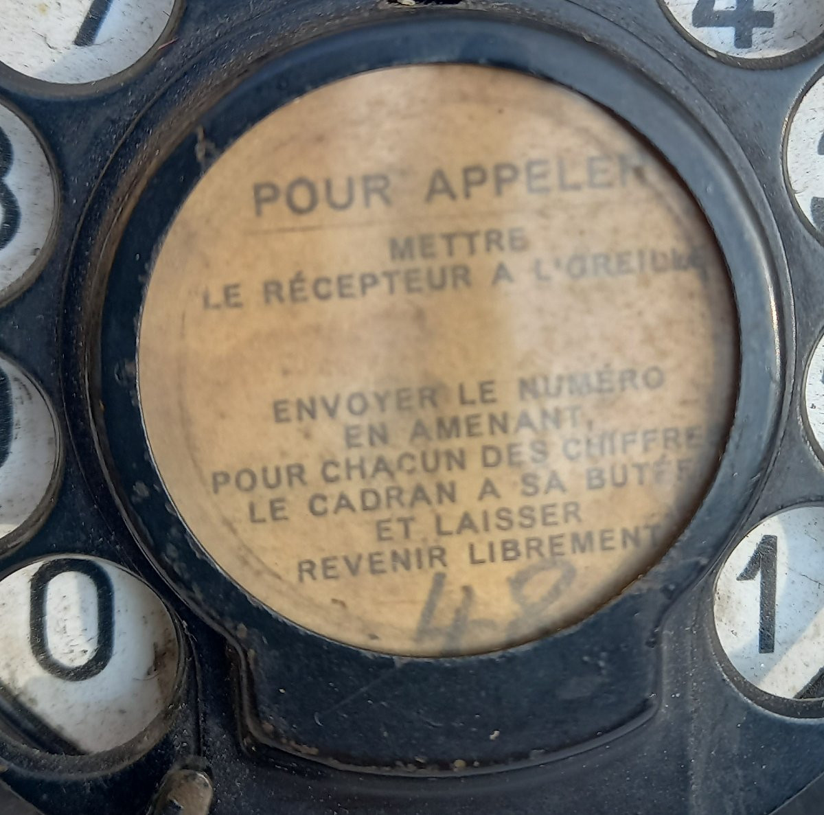 Il Y A Quelqu’un Au Bout Du Fil…-photo-1