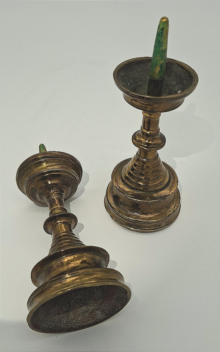  bougeoirs à picot  miniatures,  haute époque Flandres-photo-1