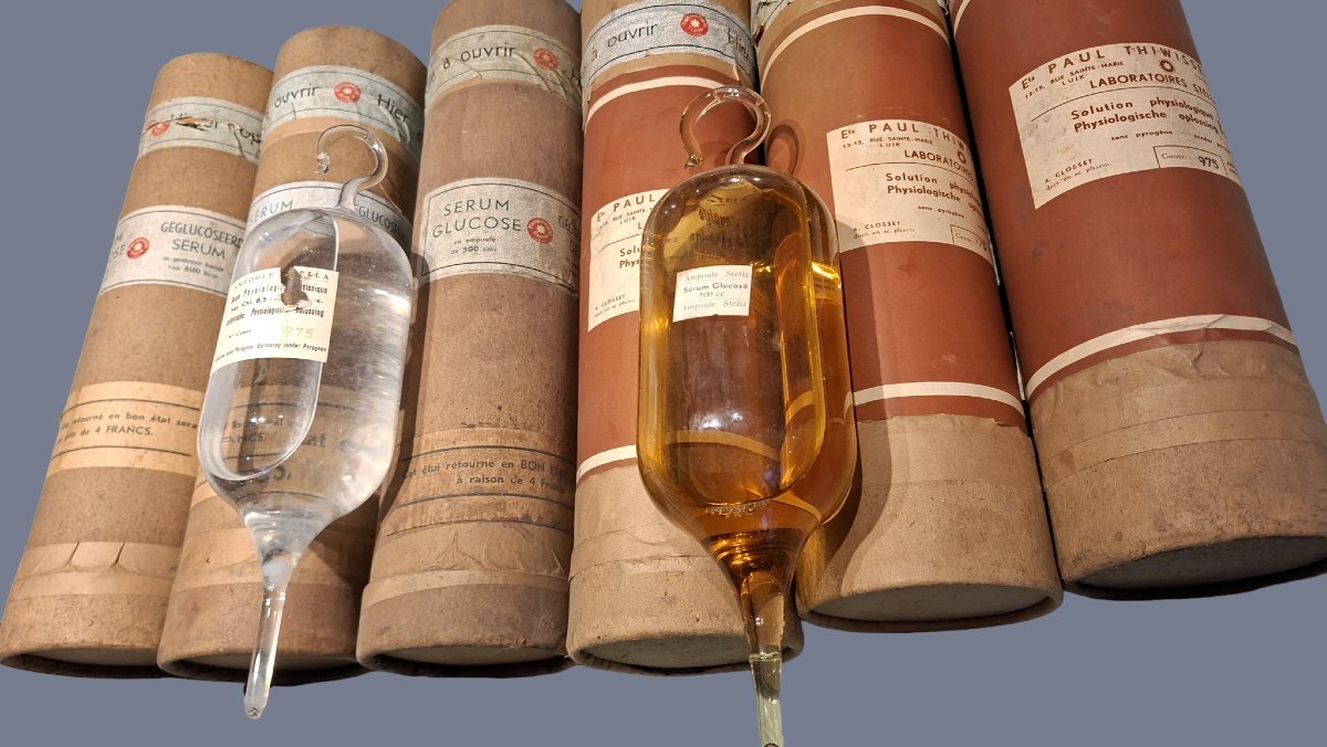 ampoules de perfusion de verre de 500cc,  nommées Baxter-photo-2