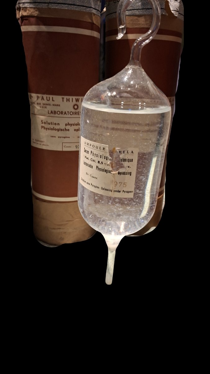 ampoules de perfusion de verre de 500cc,  nommées Baxter-photo-5