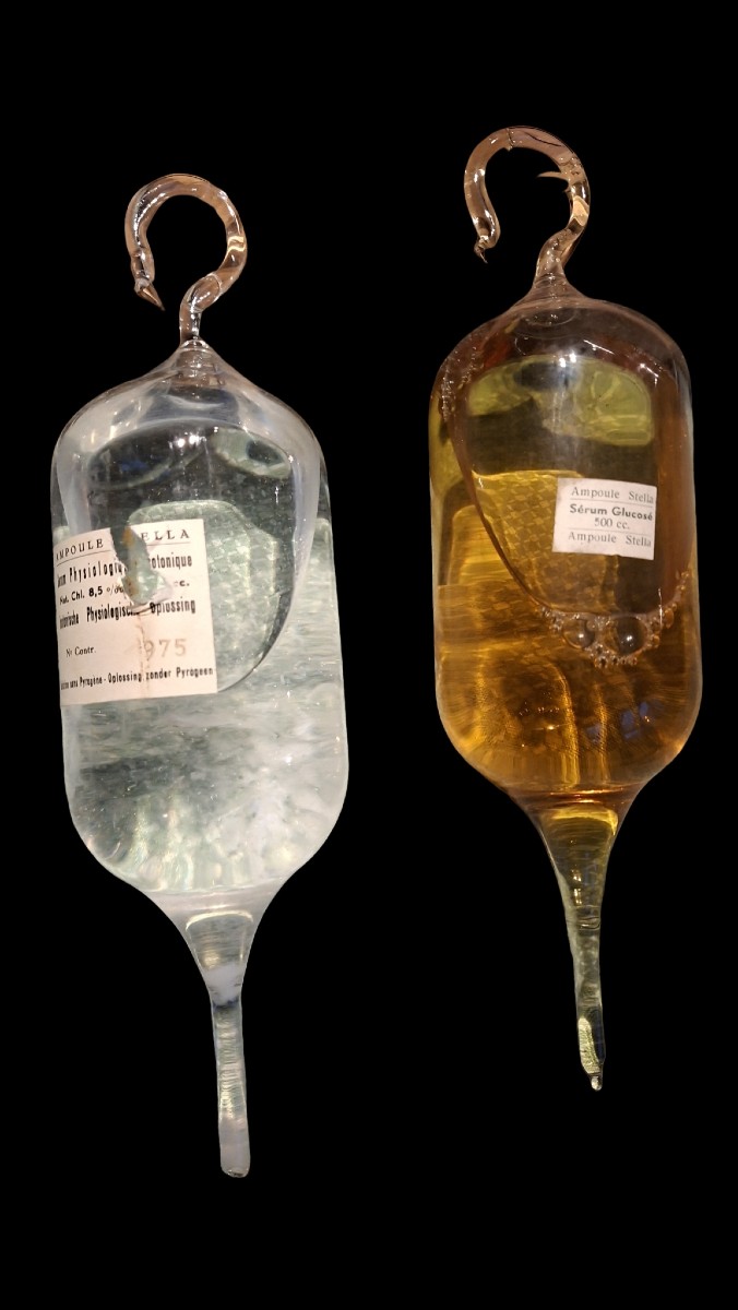 ampoules de perfusion de verre de 500cc,  nommées Baxter
