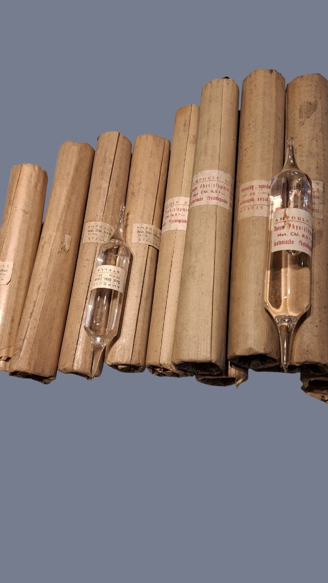 onze ampoules médicales pour injection  de chlorure de sodium…-photo-2