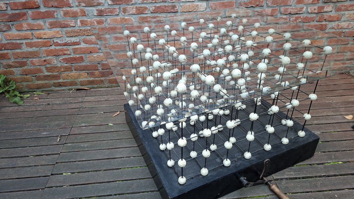 atomes,   sciences et art cinétique
