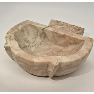 bénitier style roman en  marbre rose