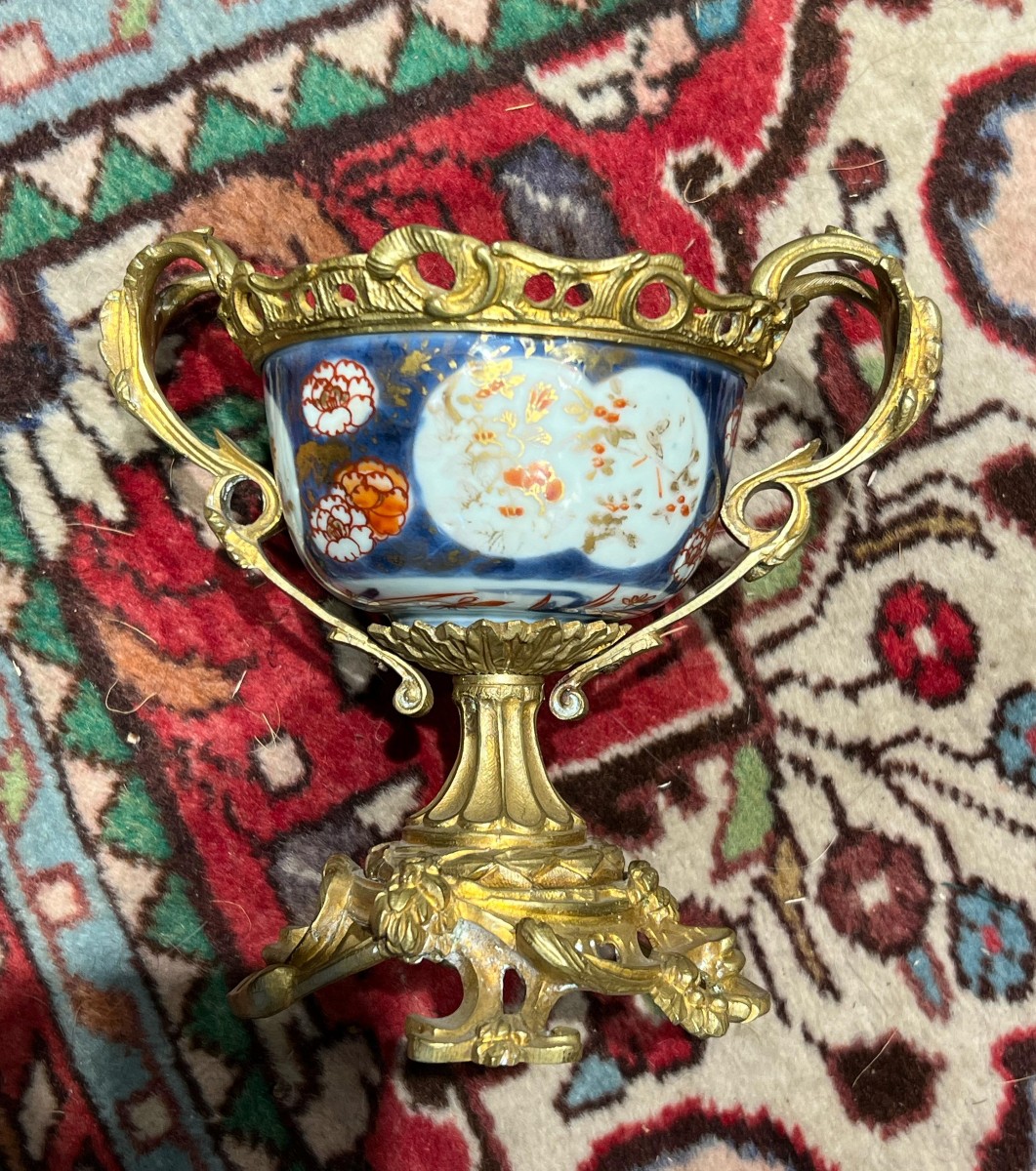Bol en porcelaine Imari monté en bronze doré. France, XIXe Siècle