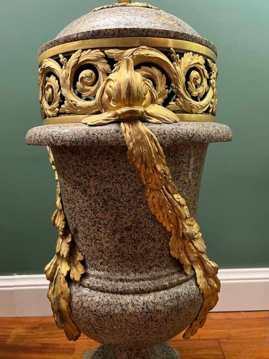 Paire De Vases En Granit Et Bronze Doré. France, époque Napoléon III-photo-2