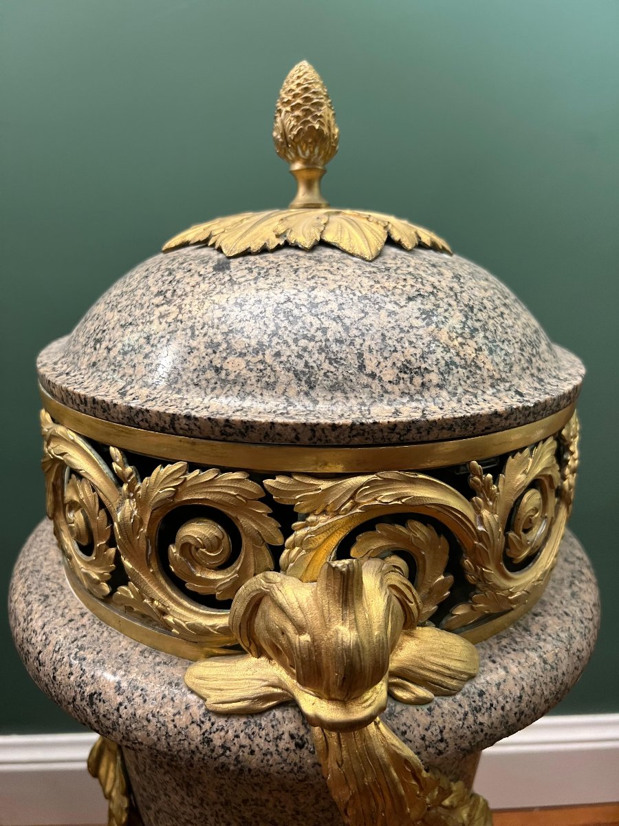 Paire De Vases En Granit Et Bronze Doré. France, époque Napoléon III-photo-3