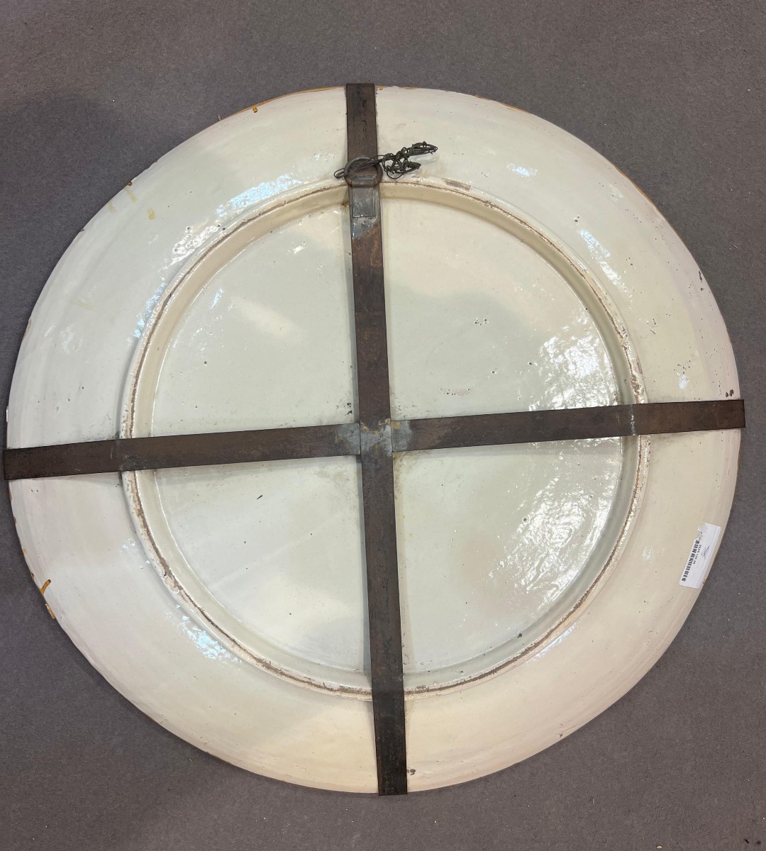 Assiette en majolique peinte. Atelier de Castelli d’Abruzzo, XIXe siècle.-photo-3