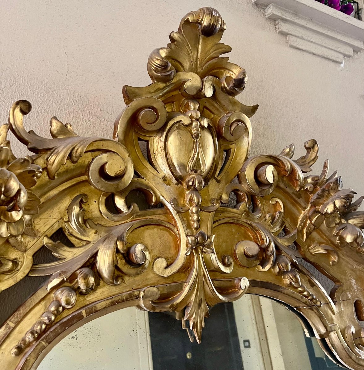 Miroir en bois sculpté et doré. Rome, milieu du XVIIIe siècle.-photo-3