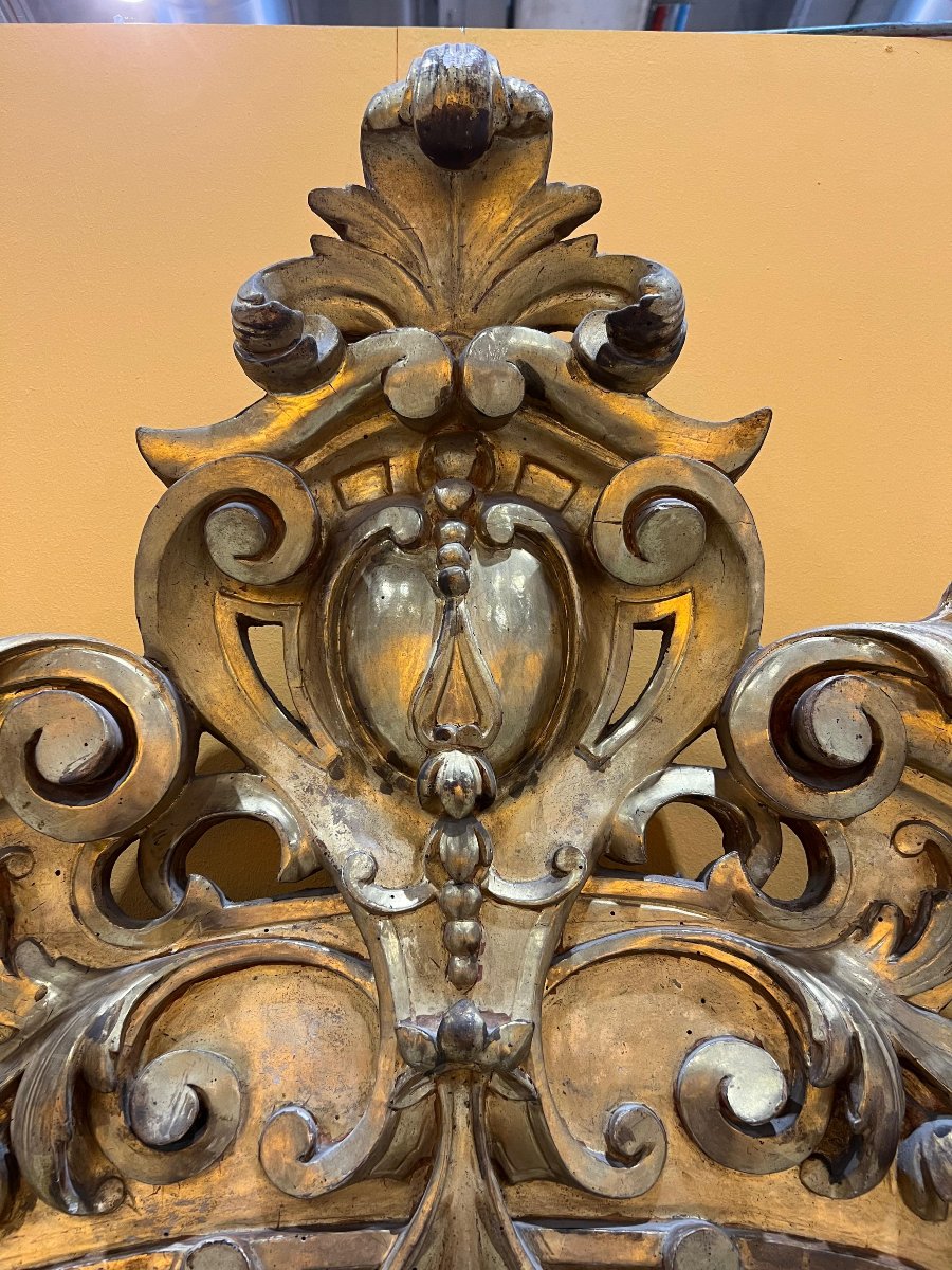 Miroir en bois sculpté et doré. Rome, milieu du XVIIIe siècle.-photo-1