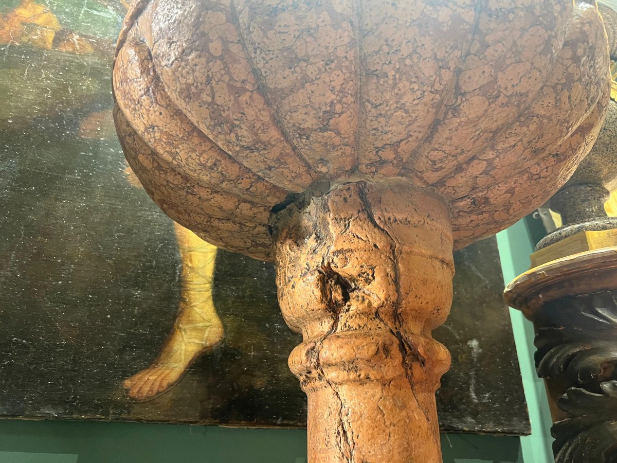 Bénitier en marbre rouge de Vérone. Italie, XVIIe siècle.-photo-3