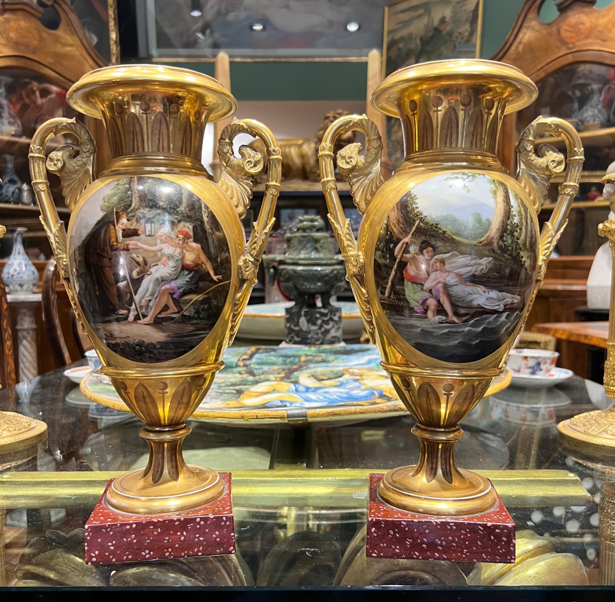 Vases en porcelaine dorée. Darte Frères Paris, période de l’Empire.