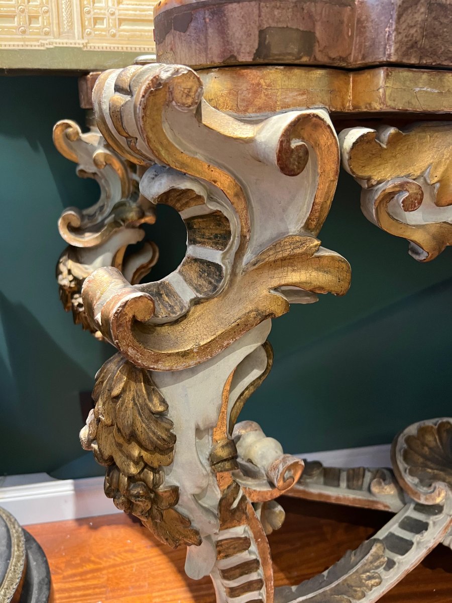 Console en bois laqué avec plateau en marbre. Italie, époque Louis XV.-photo-4