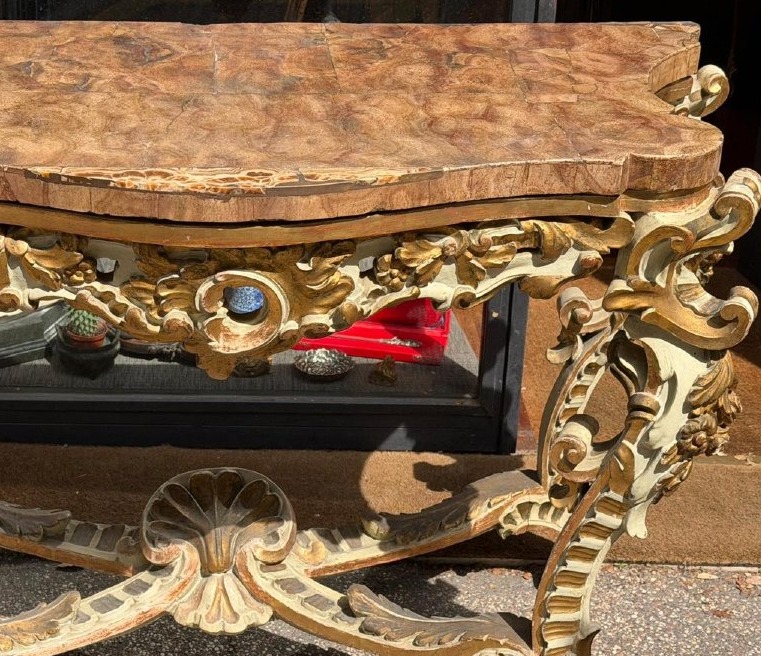 Console en bois laqué avec plateau en marbre. Italie, époque Louis XV.-photo-1