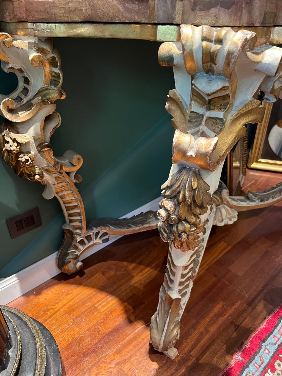 Console en bois laqué avec plateau en marbre. Italie, époque Louis XV.-photo-3