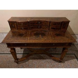 élégant Bureau San Filippo Plaqué En Ronce De Noyer, Rome, XVIIIe Siècle