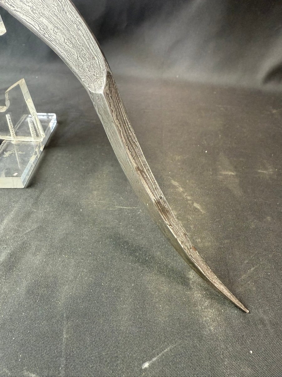 Indian Dagger Pierces Damascus Armor-photo-2