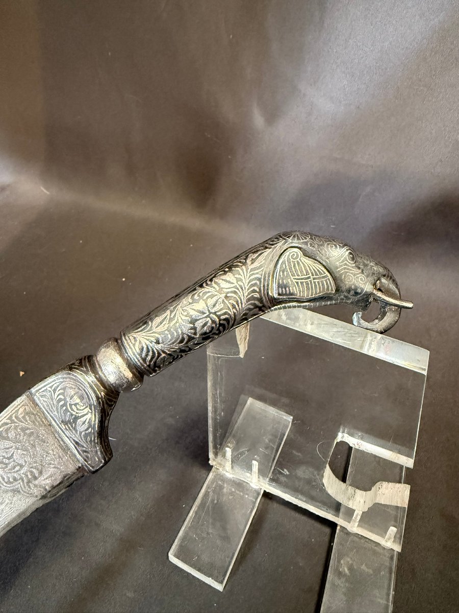 Indian Dagger Pierces Damascus Armor-photo-3
