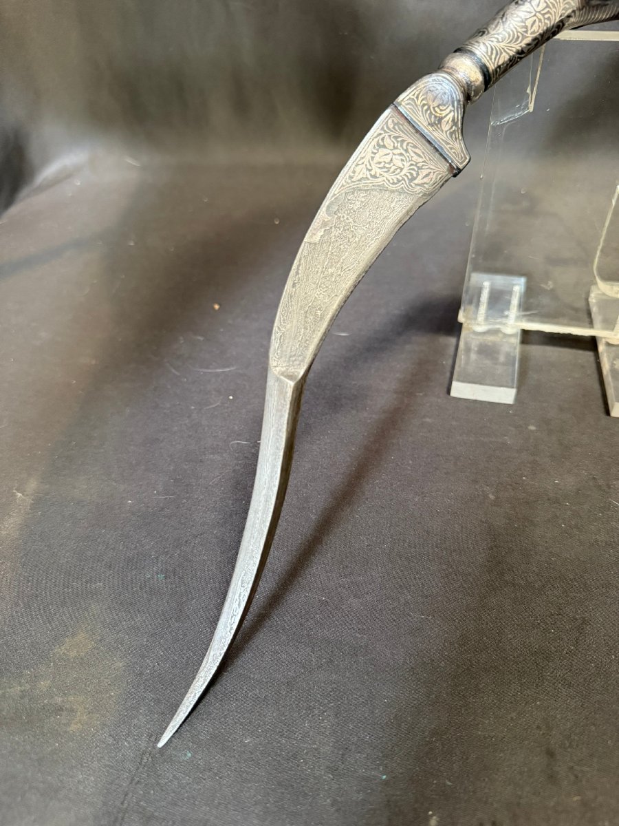 Indian Dagger Pierces Damascus Armor-photo-2