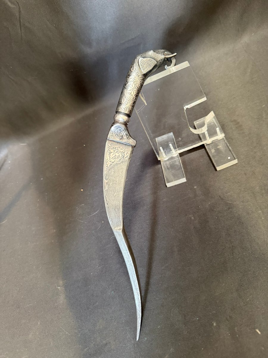 Indian Dagger Pierces Damascus Armor-photo-3
