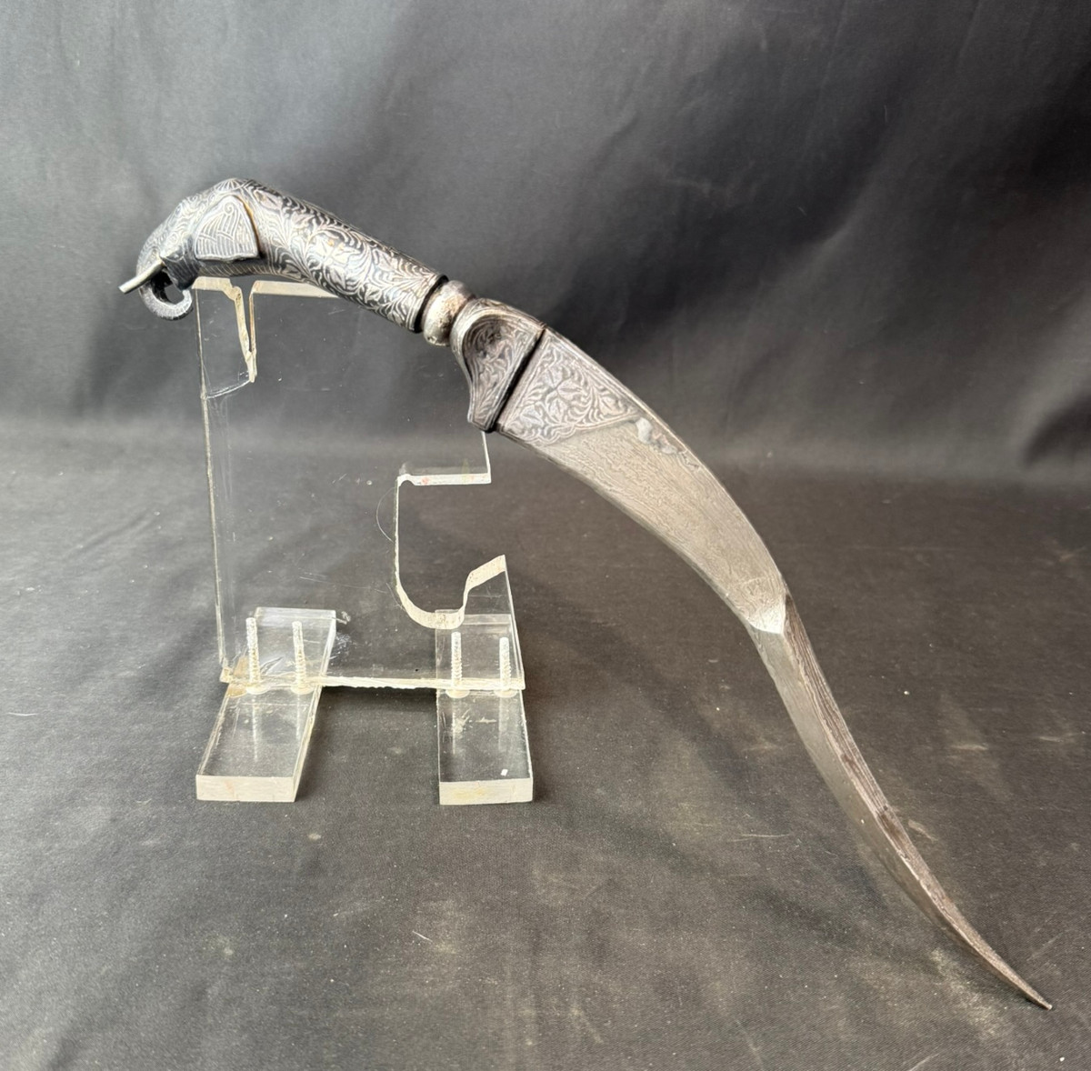 Indian Dagger Pierces Damascus Armor