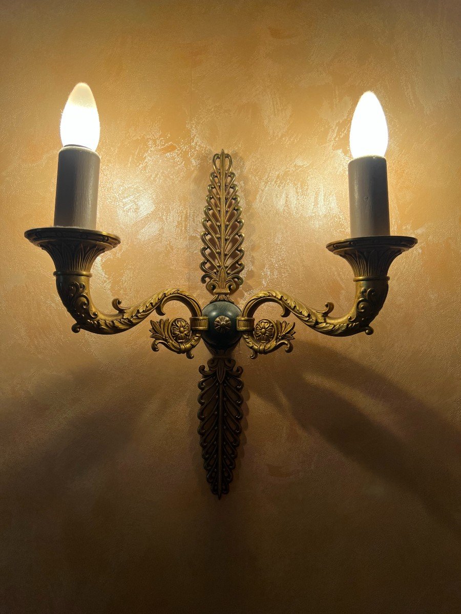 Importante Paire d'Appliques De Style Empire En Bronze Doré .-photo-2