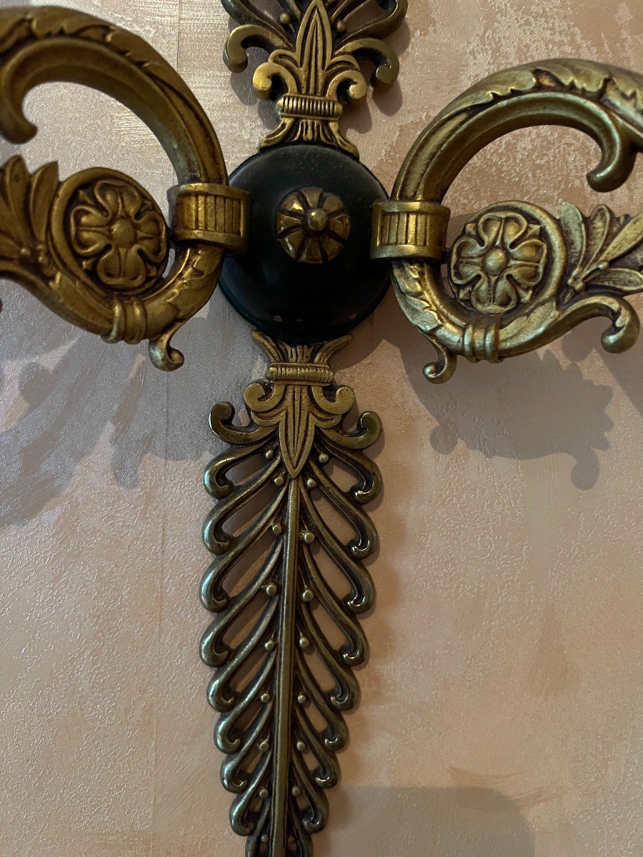 Importante Paire d'Appliques De Style Empire En Bronze Doré .-photo-4
