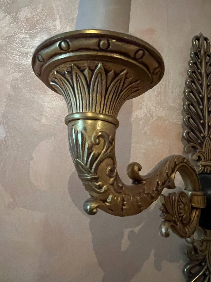 Importante Paire d'Appliques De Style Empire En Bronze Doré .-photo-1