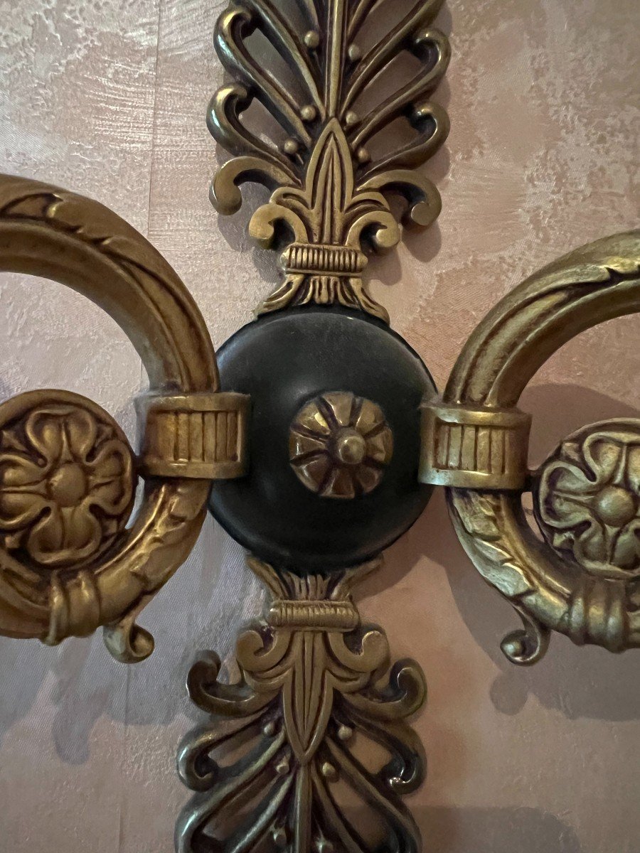 Importante Paire d'Appliques De Style Empire En Bronze Doré .-photo-2