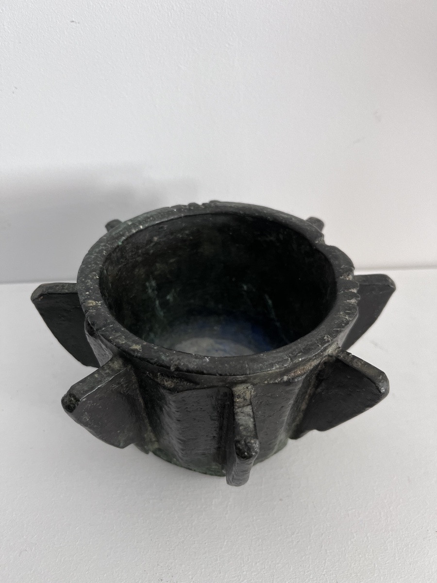 Antique Bronze Fin Mortar. -photo-3