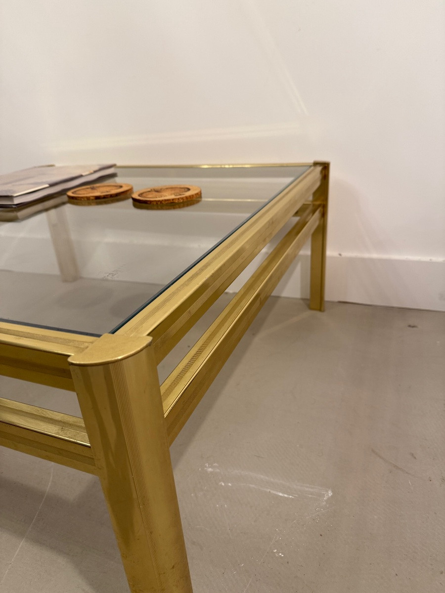 Table basse de salon doré .-photo-1