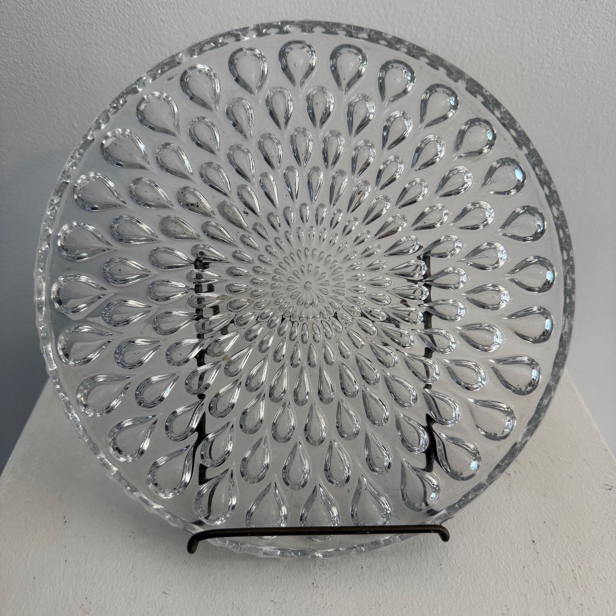 Baccarat Crystal Trivet, Teardrop Pattern.